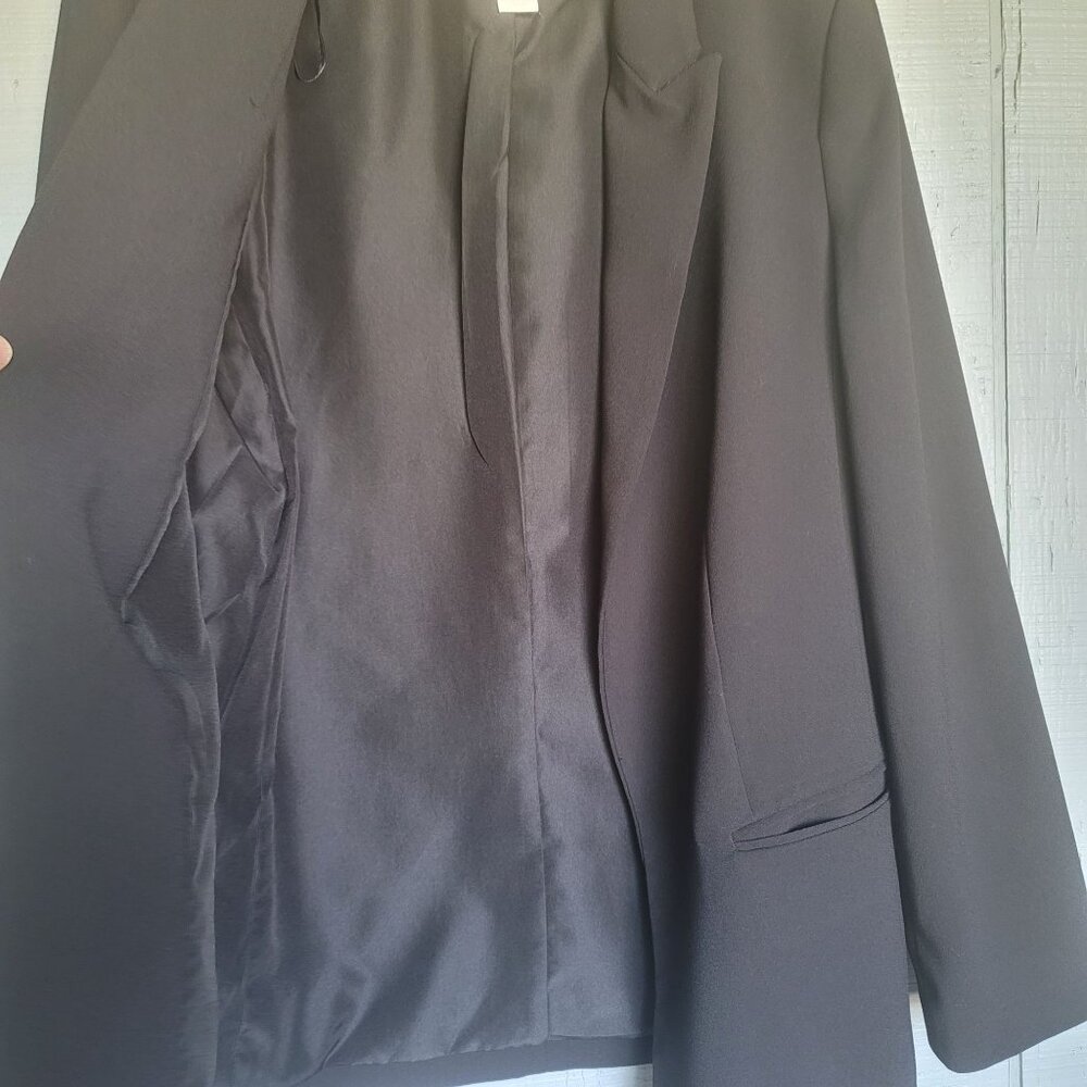 H&M Women's Black Open Front Tailored Career Blazer. Size 8 - Picture 5 of 5
